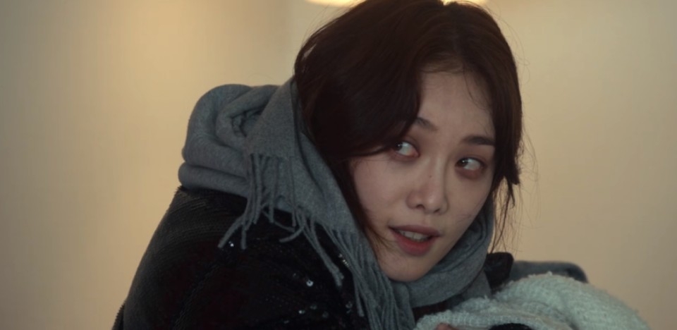 被問到如何演繹「癮君子」時，金赫拉說還看了吸毒者吸毒成癮和治療的紀錄片