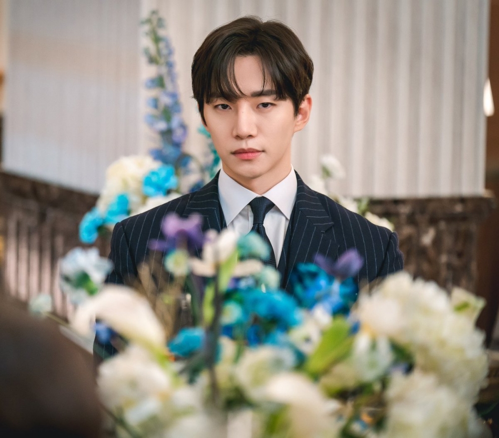 俊昊飾演財閥繼承人「具元」