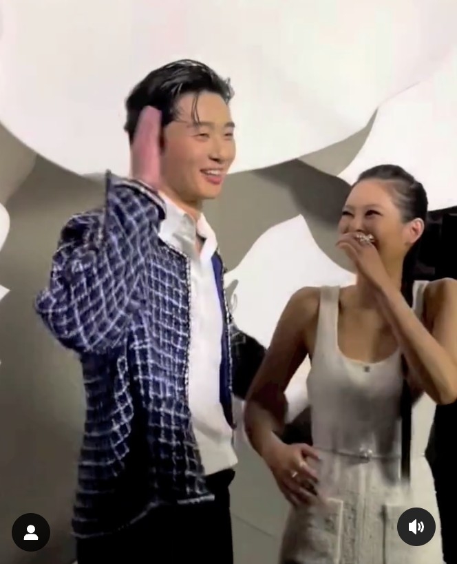 朴敘俊逗笑Jennie