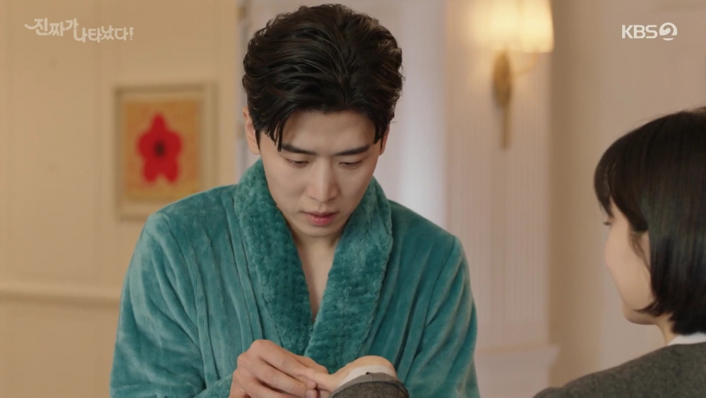 女主與男二是現任關係，但男二始終對女二念念不忘所以就出軌了