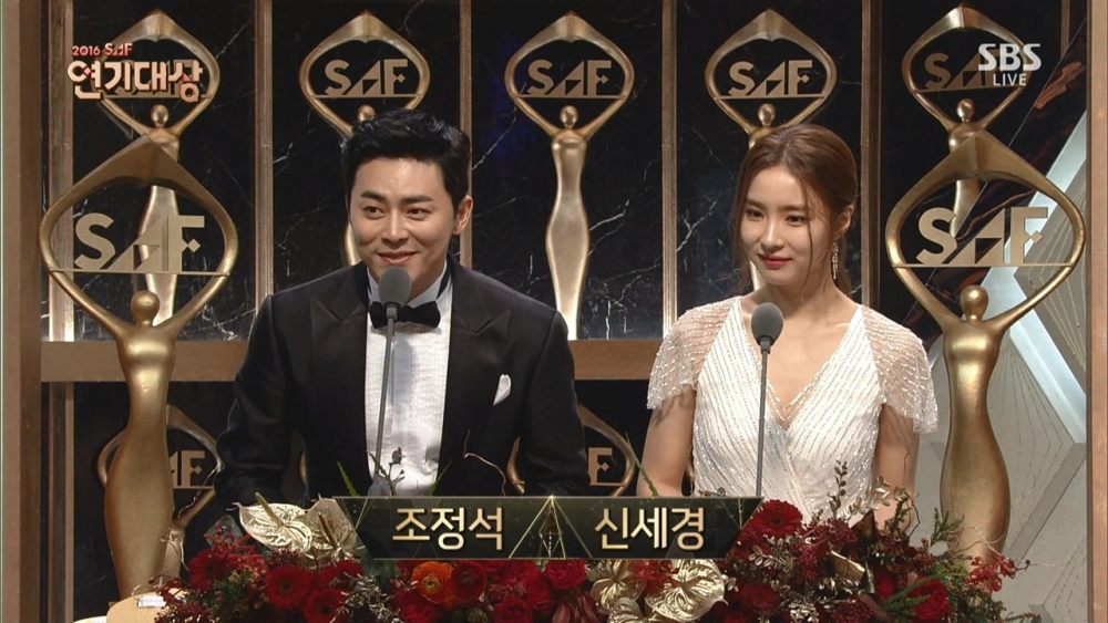 據悉當年兩人在頒獎典禮互相夸對方漂亮、帥氣的場面還成為了話題