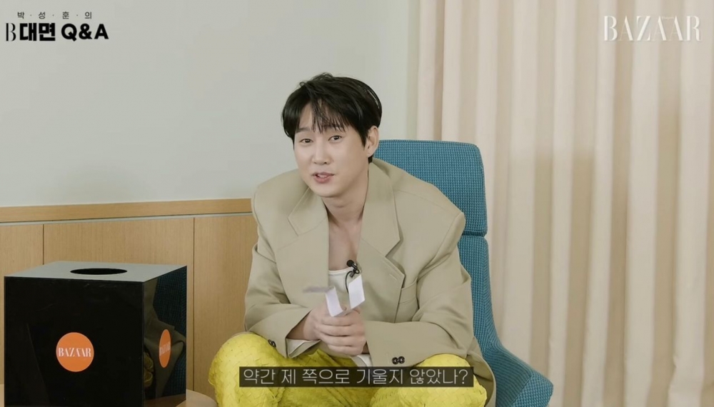 他一臉自信的表示沒有還補充到：「我在想她是不是有點傾向我了呢（笑）」