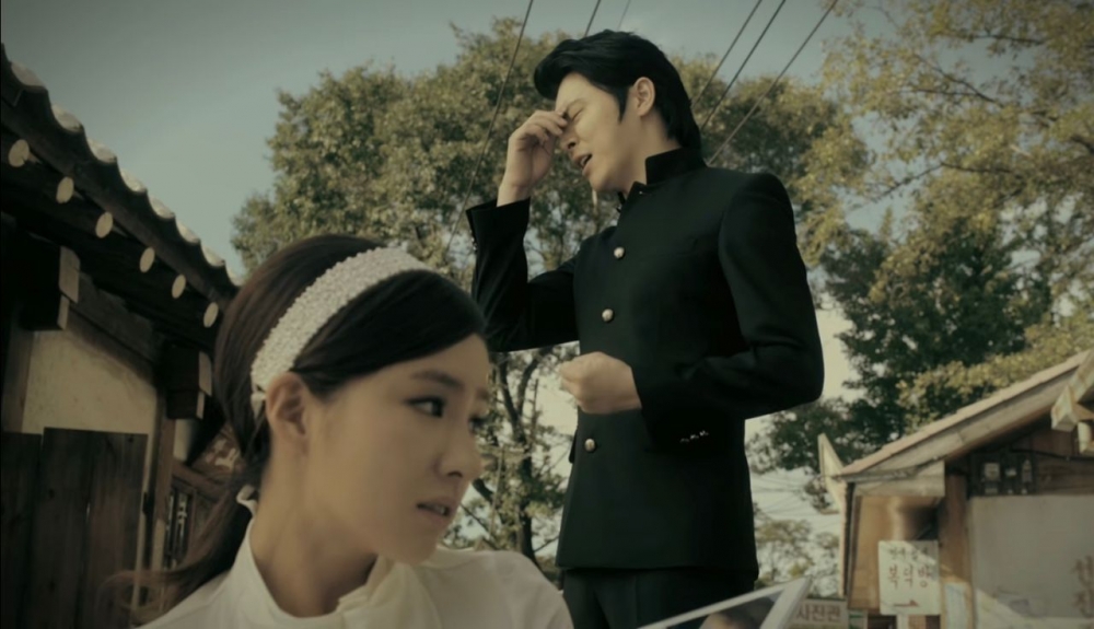 曹政奭與申世景兩人早在2012年兩人就通過拍攝廣告短暫的合作過一次