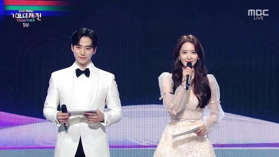 一起擔任年末MC的兩人