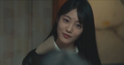 涎鎮走了出來對寳娜打招呼