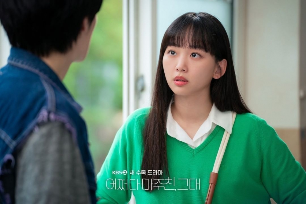 秦基周飾演出版社的編輯