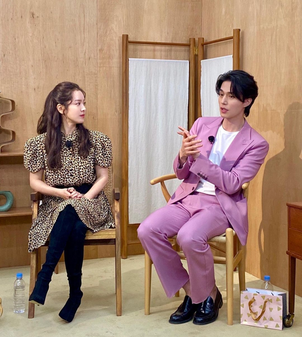 李棟旭與韓志旼2021年曾一起出演綜藝《文明特急》