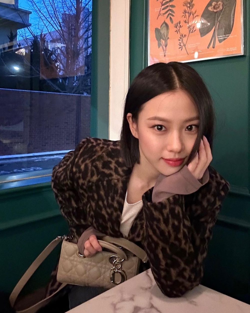 高旻示上傳《Sweet Home》二三季殺青認證照