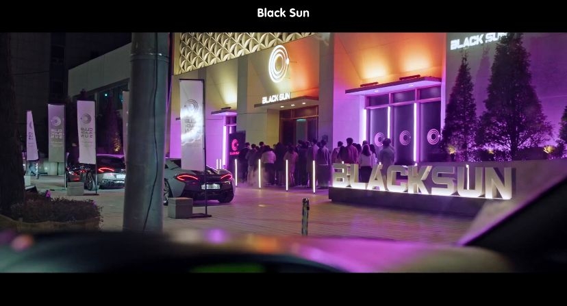 原本的夜店名「Burning Sun」改為「Black Sun」