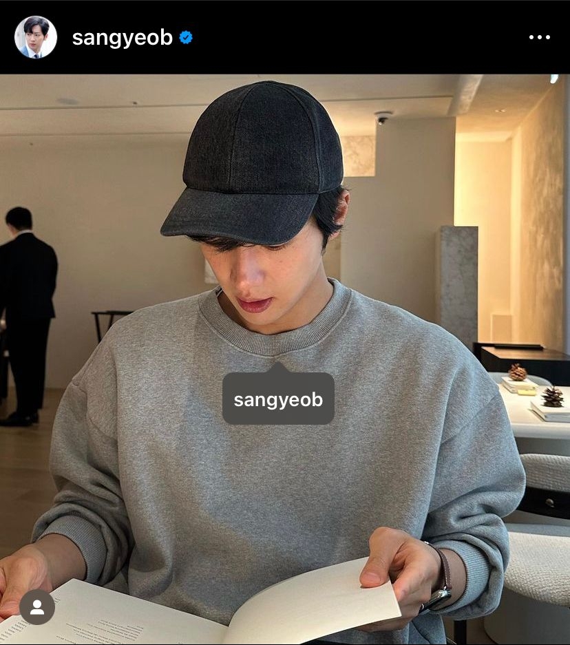 李相燁低頭的角度與BTS的成員「Jin」很相似