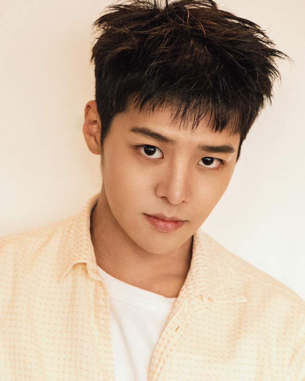 因長相酷似早期的朴寶劍所以有了「三秒朴寶劍」的稱號