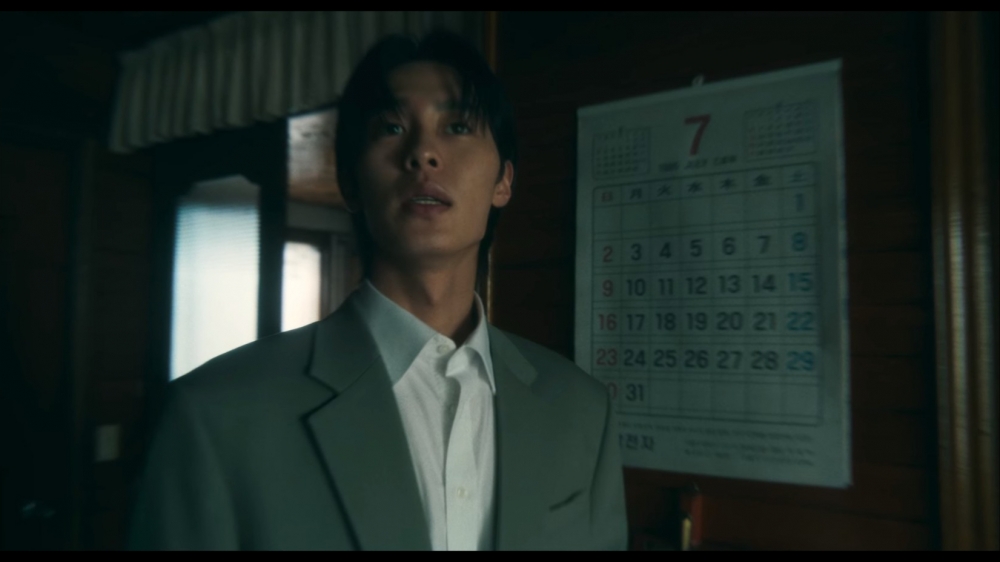 特別出演的李宰旭飾演的是薛景求的年輕時期「車民奎」