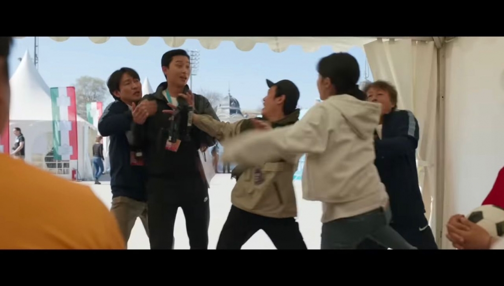 朴敘俊疑似笑場