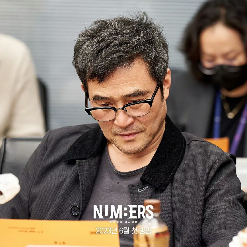 崔民秀飾演副代表「韓宰均」