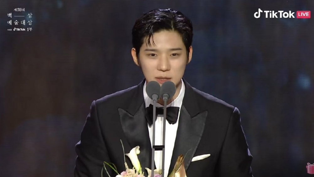 文相敏憑藉《王后傘下》拿下「男子新人獎」