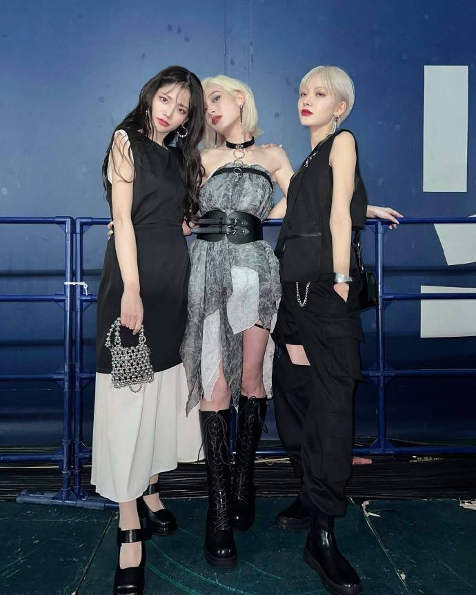 夏沇秀登上了日本關西時尚盛典KANSAI COLLECTION