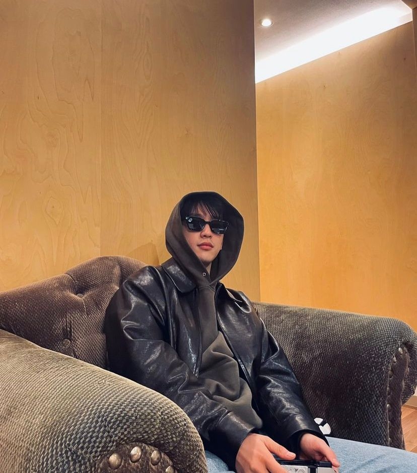 並承諾會在入伍的前一個月與粉絲直播互動