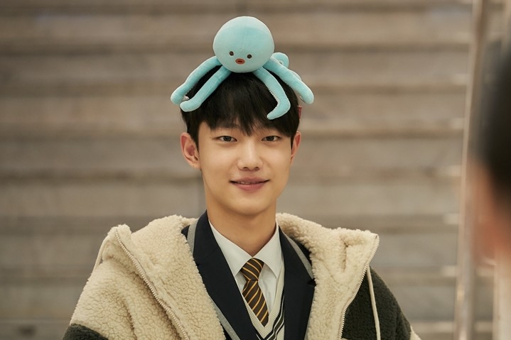 趙俊英在電影《緣來大飯店》中飾演高中生情侶