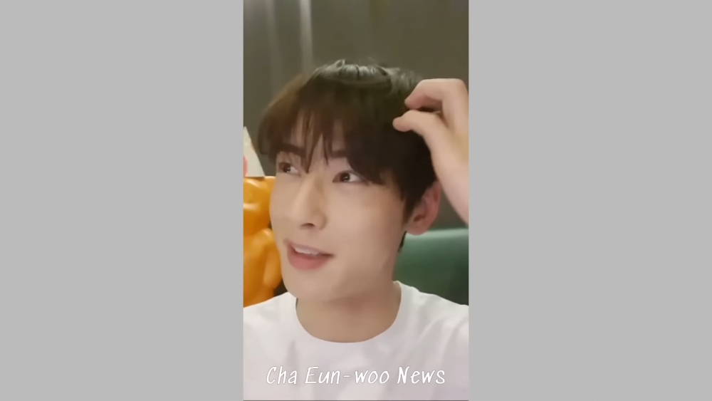 不小心透露消息驚恐的臉XD