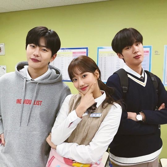 崔普閔出演過網劇《A-TEEN 2》