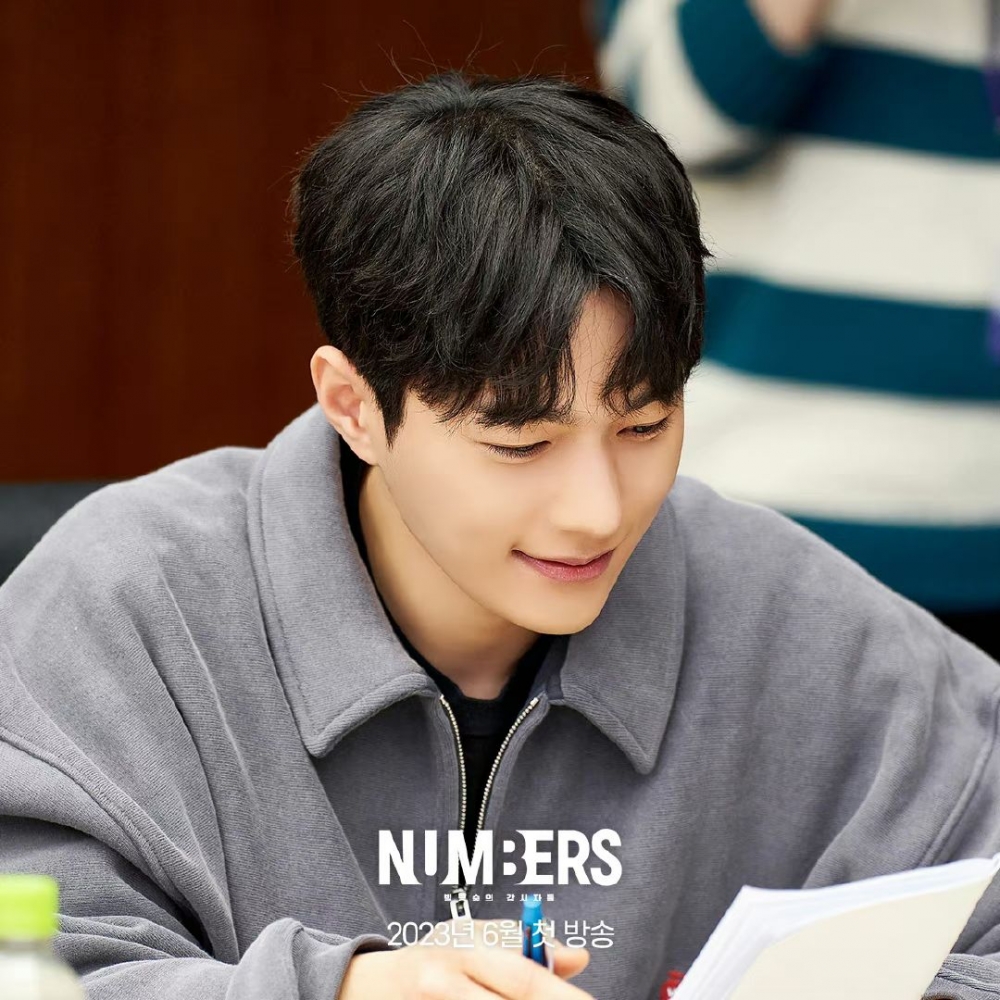 金明洙飾演唯一一個只有高中學歷的會計師「張浩宇」