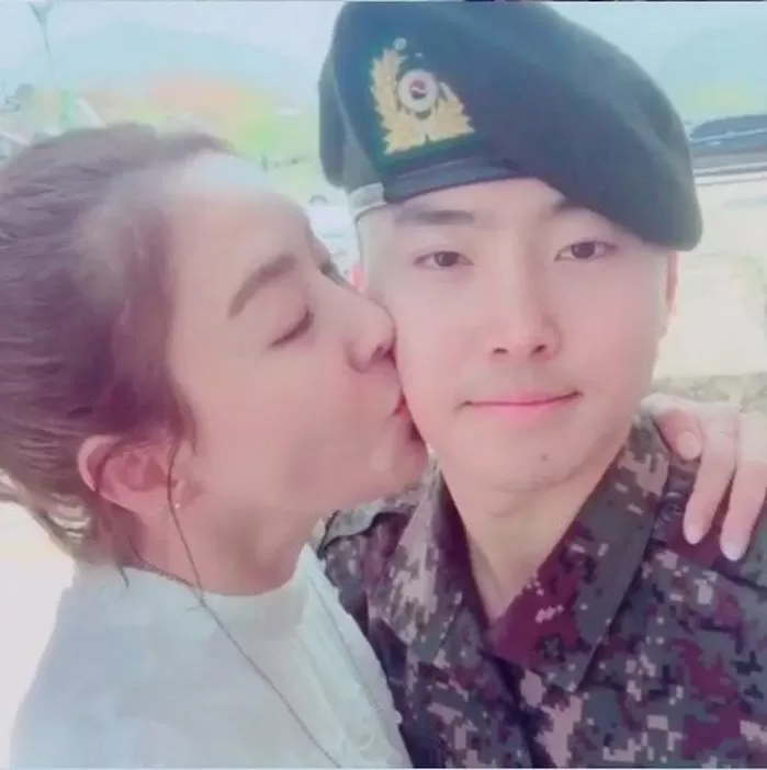 李多熙偷親弟弟