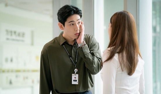 《氣象廳的人們》尹博飾演劈腿渣男