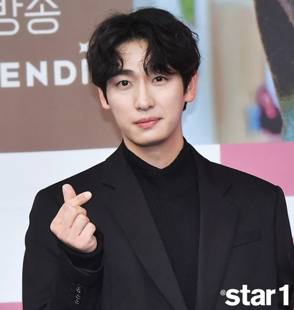 經紀公司表示尹博將在今年9月舉行婚禮