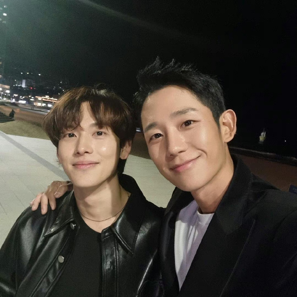 任時完po出與丁海寅的合照