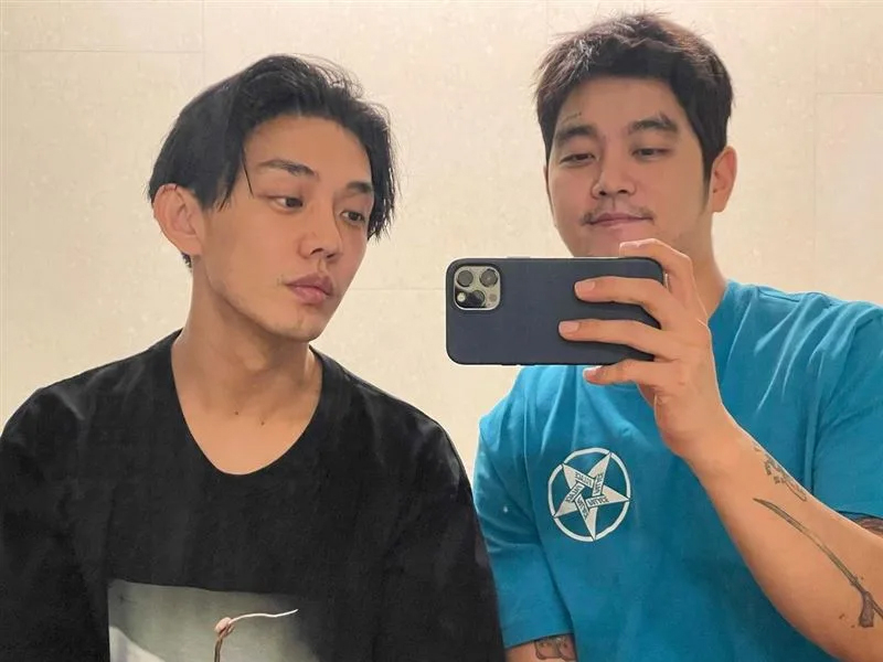 劉亞仁與出櫃藝術家崔河那的緋聞已傳許久