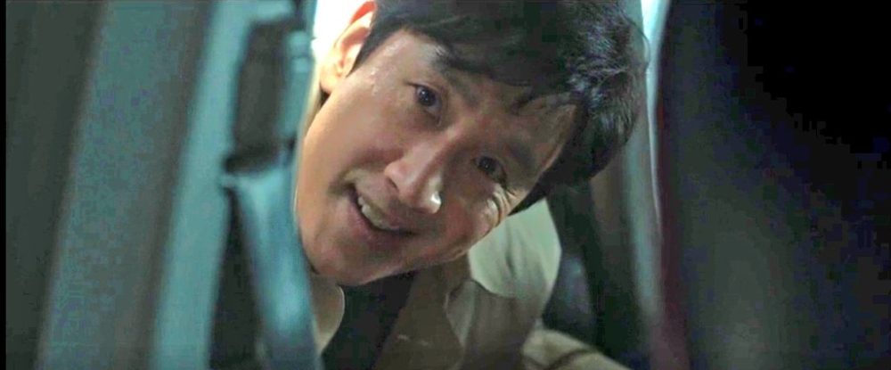 首次挑戰災難片的李善均將飾演「車正源」