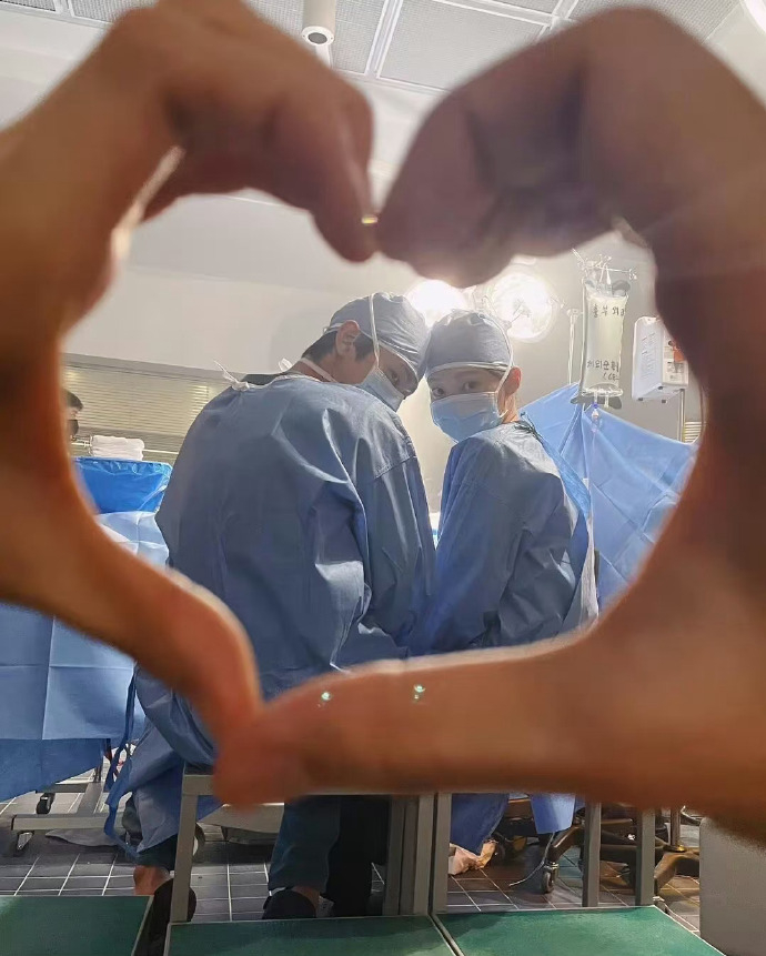 李聖經在IG曬出與安孝燮的合照