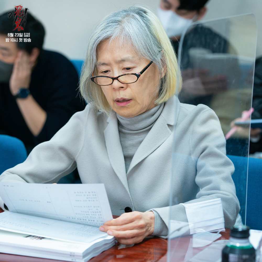 芮秀貞(藝秀晶)飾演善英的親奶奶「金錫蘭」