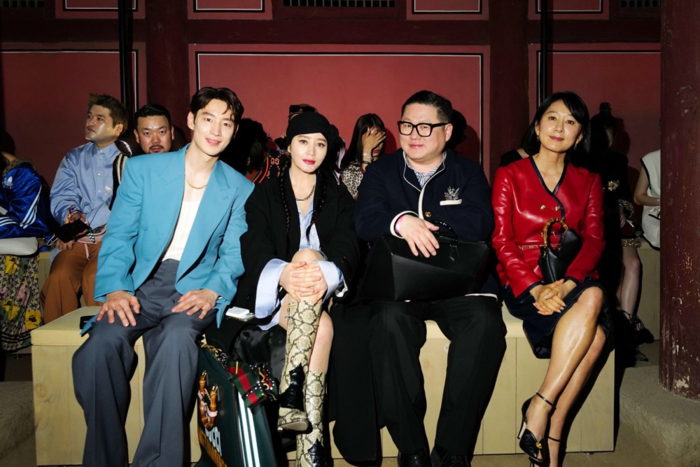 李帝勳、金憓秀、金喜愛同框看秀