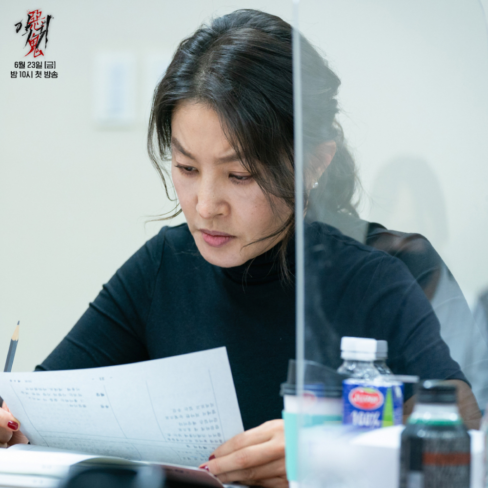 朴志暎飾演善英的母親「尹慶文」