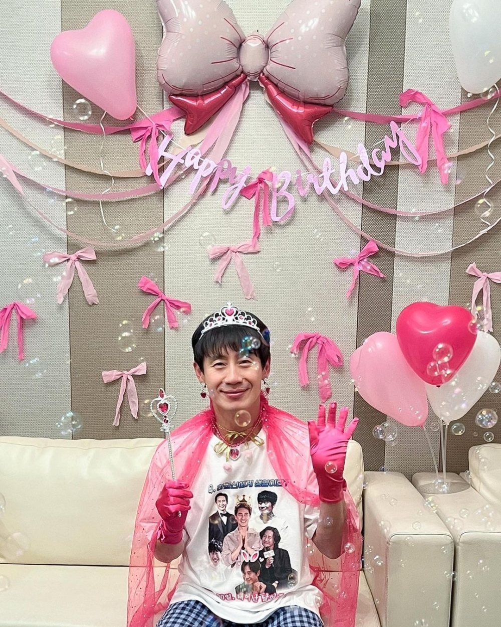 申河均變身「公主」