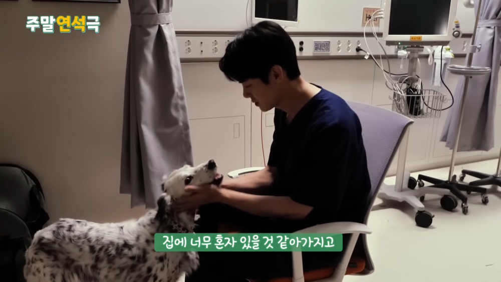 柳演錫帶愛犬來拍攝現場