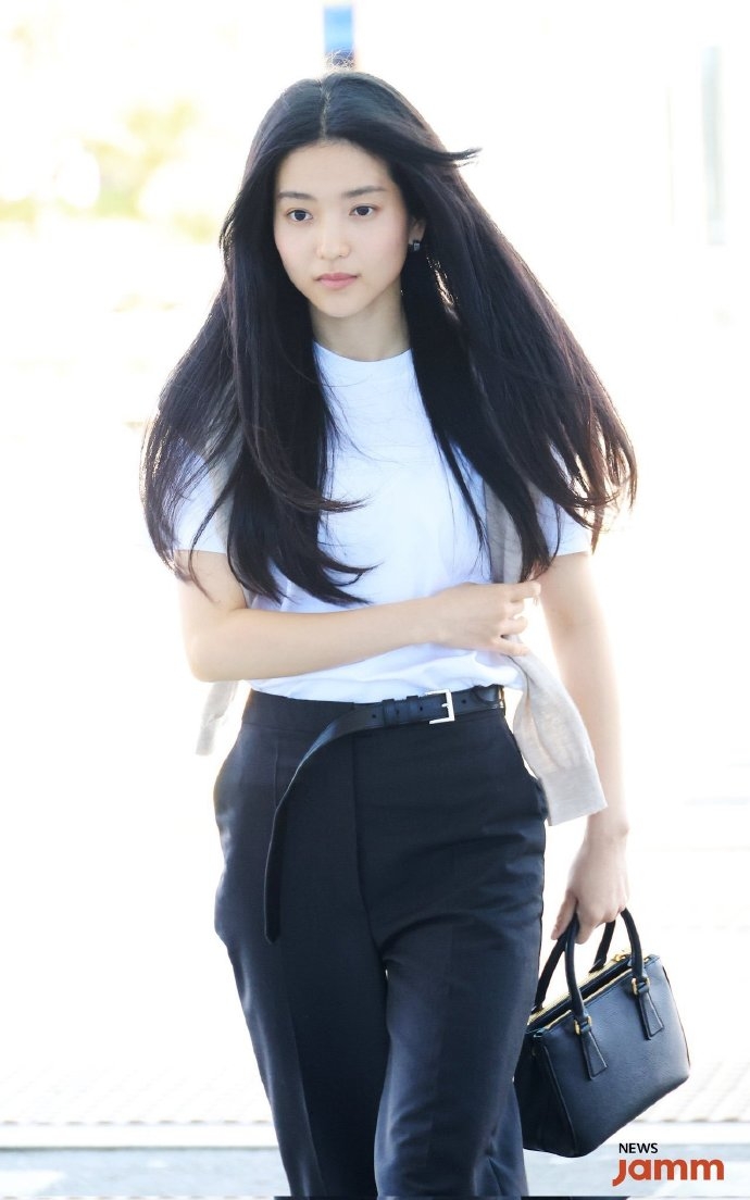 金泰梨機場照曝光驚人髮量