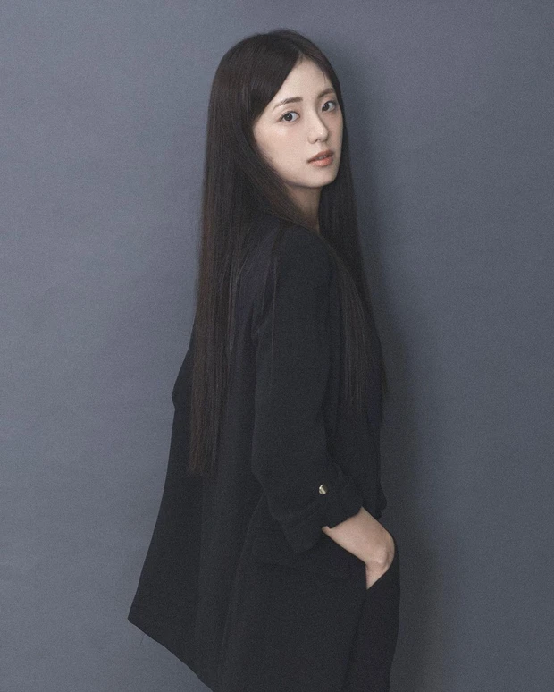 Jiyoon上傳最新形象照