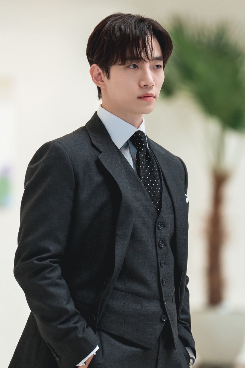 俊昊飾演的是無法忍受虛假笑容的霸總「具元」