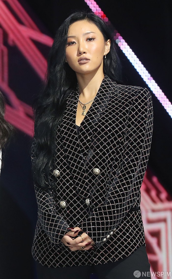 華莎被指責行為讓人聯想到性關係