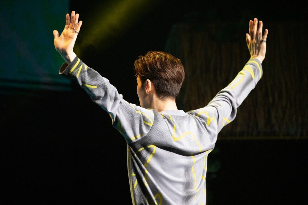 以太陽的〈Shoong!〉作為開場演出