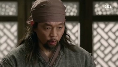 朴智煥則將飾演演國王直屬部隊的大隊長。