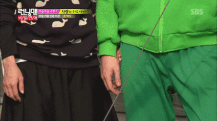 李鍾碩和宋智孝完成各種指定動作