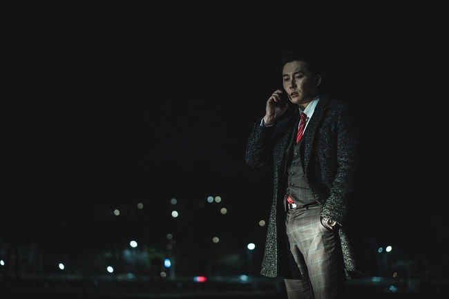 金準韓則飾演飽受自卑感折磨的組織二號人物「成俊」