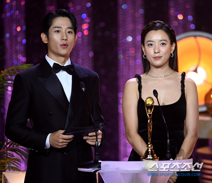 兩人透露表示自己很久沒演愛情劇