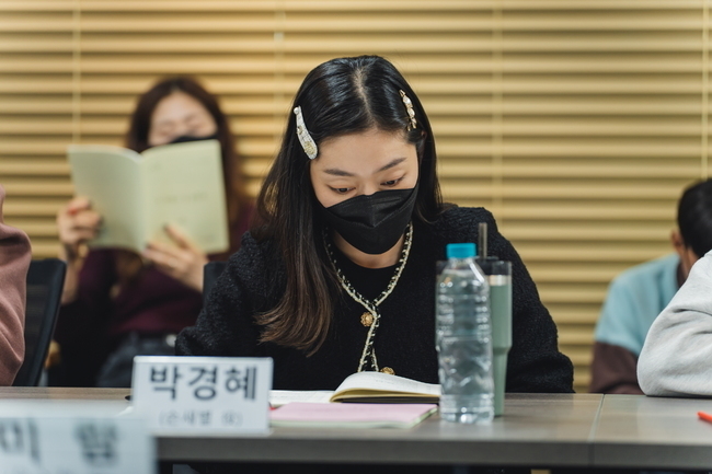 朴慶慧飾演溫州市廳8級公務員「孫詩曦」