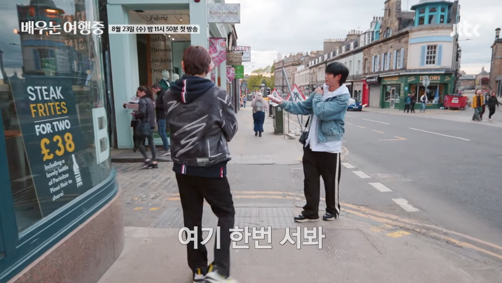 丁海寅：你站過去，我給你拍照～