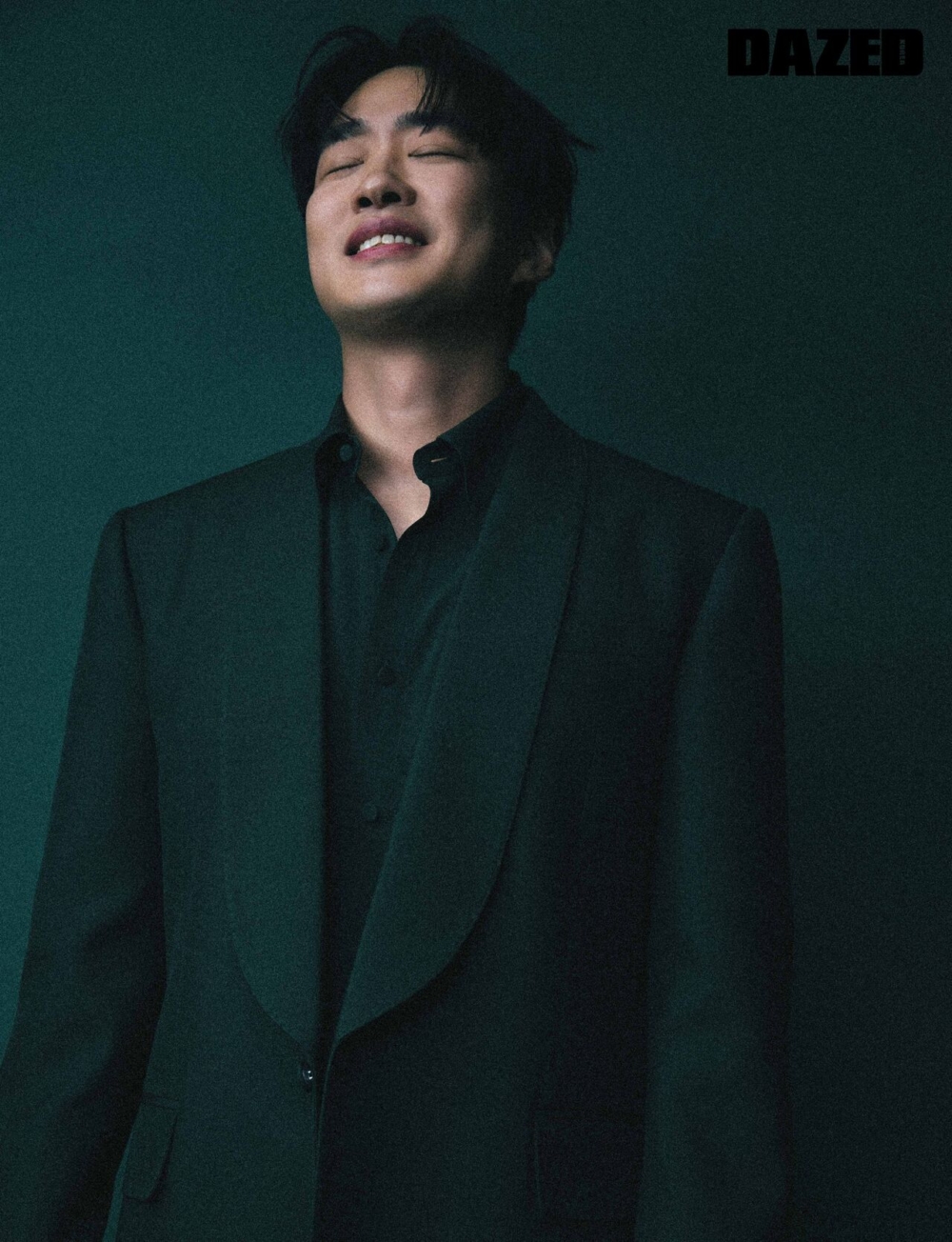 安宰賢最新時尚畫報公開