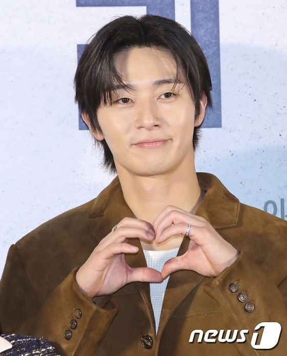 最近拒絕比心事件